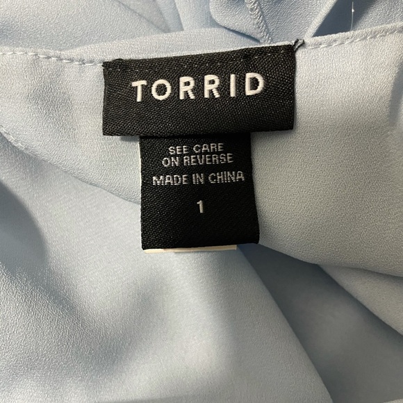 Torrid light blue georgette drop back blouse. SIze 1 plus size top - Picture 8 of 8